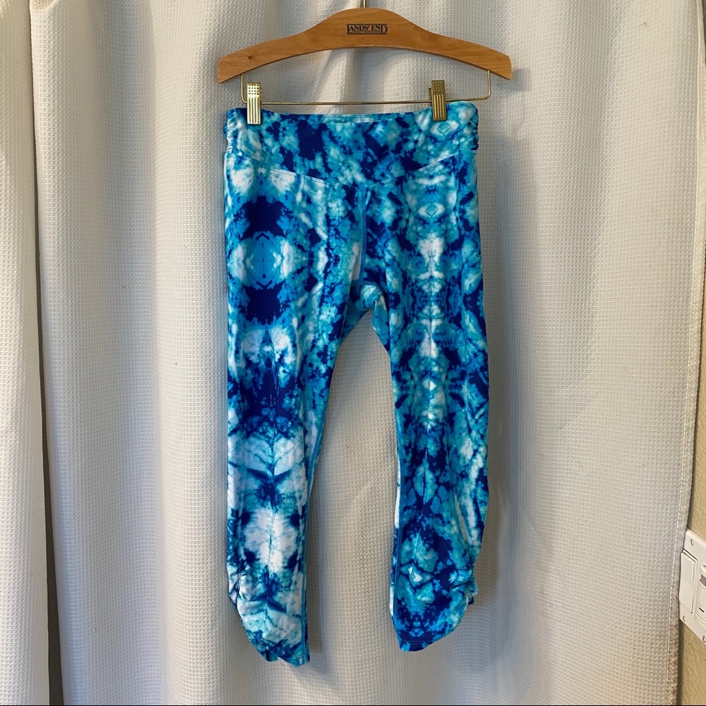 Tie Dye Blue and White 3/4 length leggings
